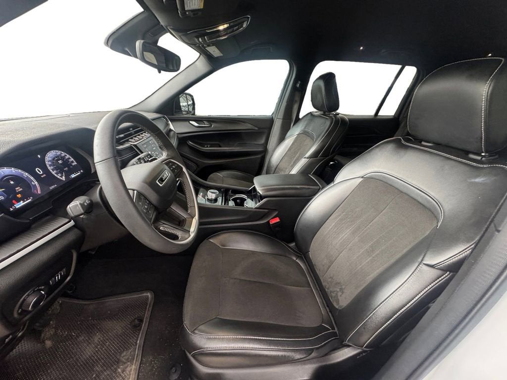 2023 Jeep Grand Cherokee L Altitude 4x2