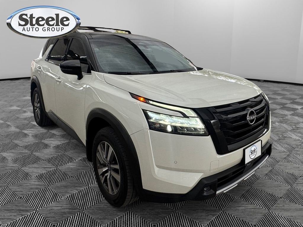 2022 Nissan Pathfinder SL