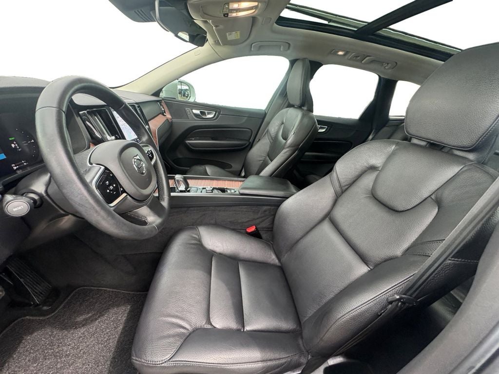 2023 Volvo XC60 Recharge Plug-In Hybrid T8 Plus Bright Theme
