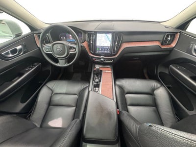 2023 Volvo XC60 Recharge Plug-In Hybrid T8 Plus Bright Theme